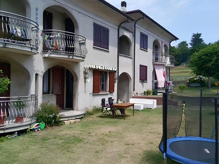 Appartamento con 5 locali in vendita in Via Pier Amato Perretta, Olgiate Comasco