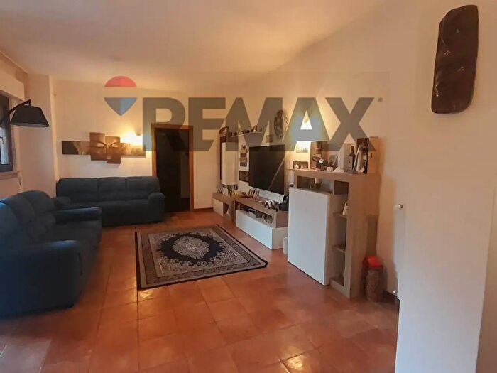 Casa con 5 locali in affitto in Foligno