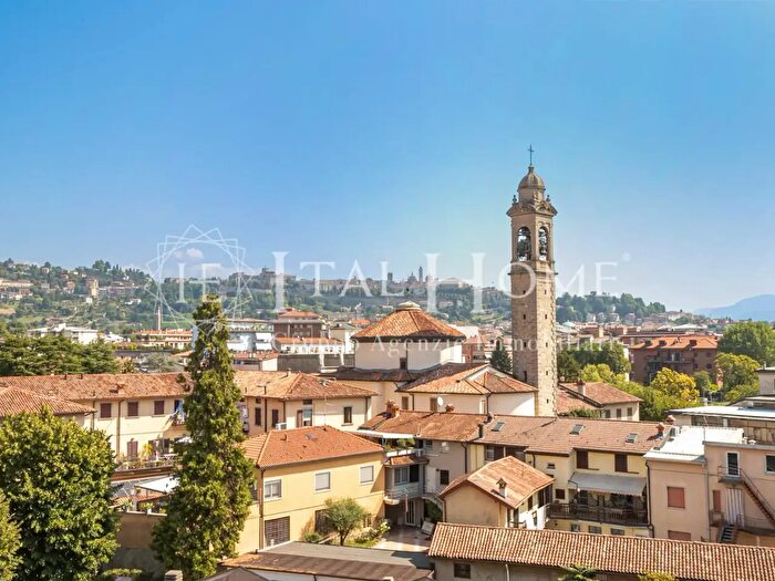 Appartamento con 5 locali in vendita in Largo Tacchini, Bergamo