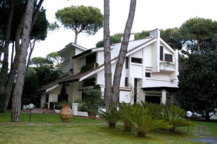 Casa con 6 locali in affitto in Forte Dei Marmi