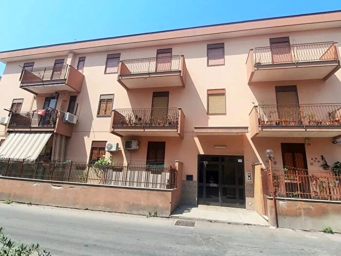 Appartamento trilocale in vendita in Via Trabucco, Palermo