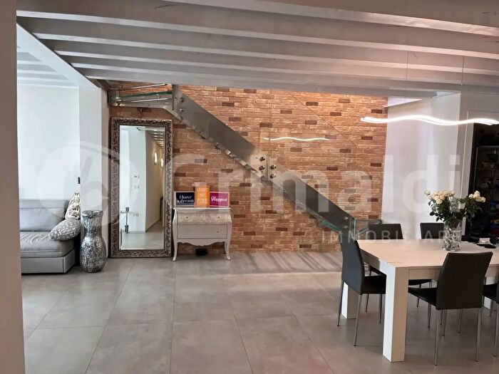 Appartamento quadrilocale in vendita in Via Vicenza, Padova