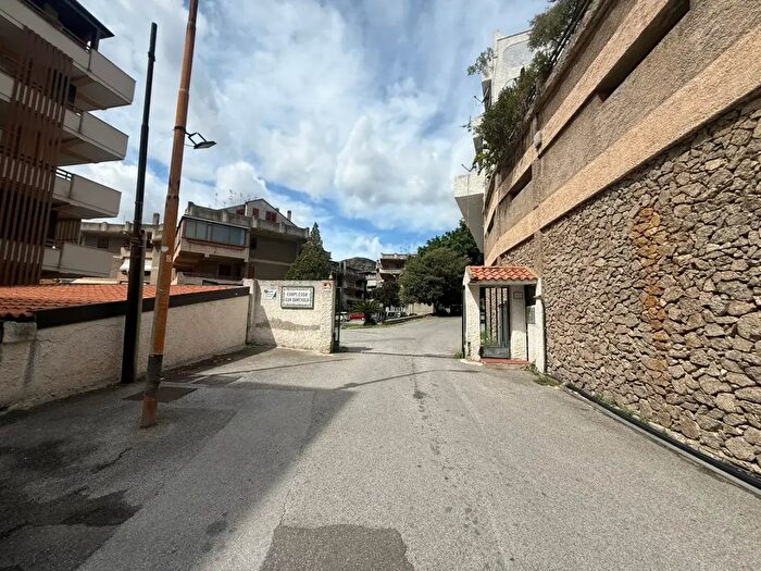 Appartamento quadrilocale in vendita in Via Camaro, Messina