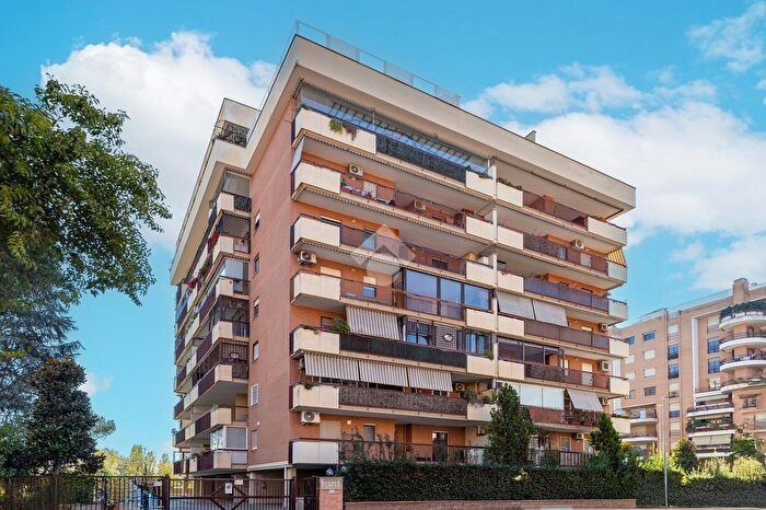 Appartamento trilocale in vendita in Viale della Grande Muraglia, Roma