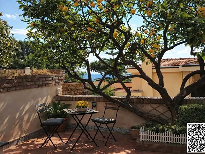 Casa trilocale in vendita in Pozzuoli