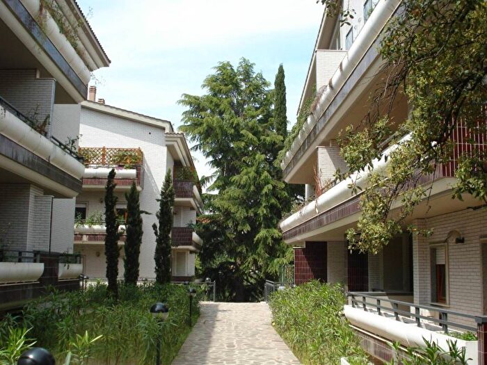 Appartamento trilocale in affitto in Via Italo Piccagli, La Giustiniana, Roma