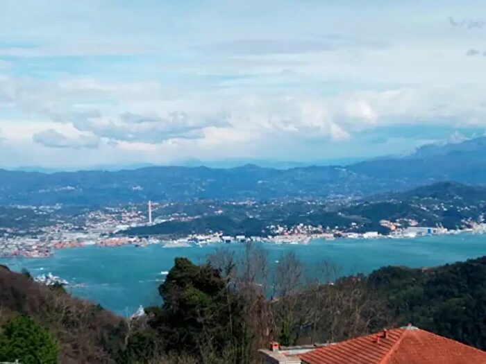 Casa con 5 locali in vendita in Via della Chiesa, La Spezia