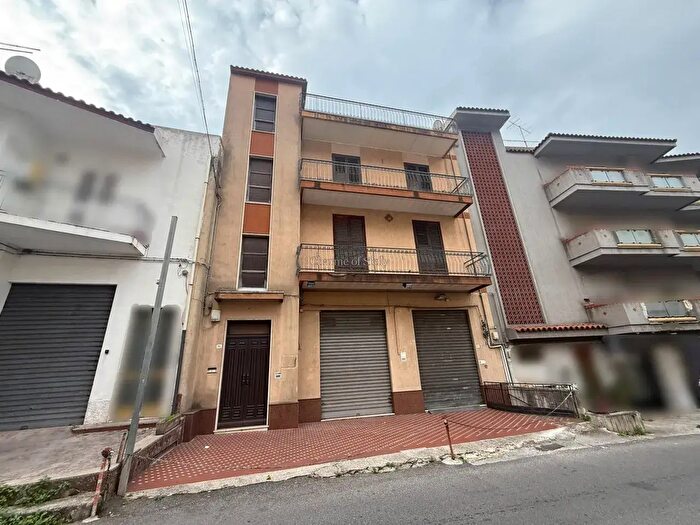 Casa con 6 locali in vendita in Via Tirella, Modica