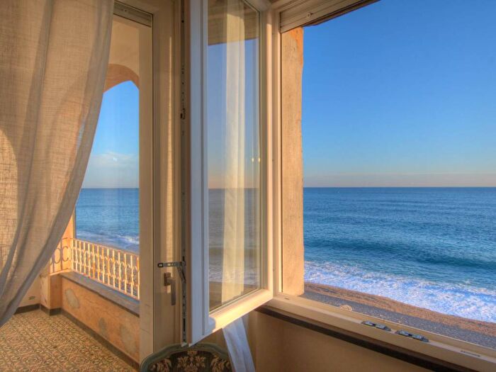 Appartamento trilocale in affitto in Via Aurelia, Varigotti, Finale Ligure