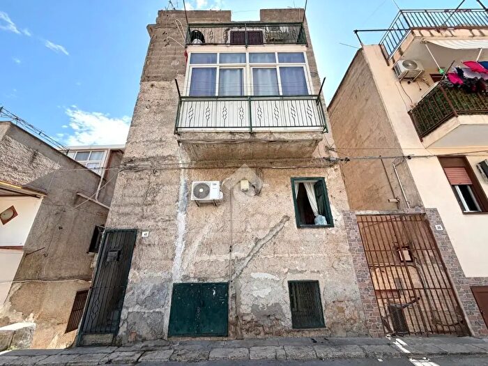 Appartamento trilocale in vendita in Via Gualtiero di Palearia, Palermo