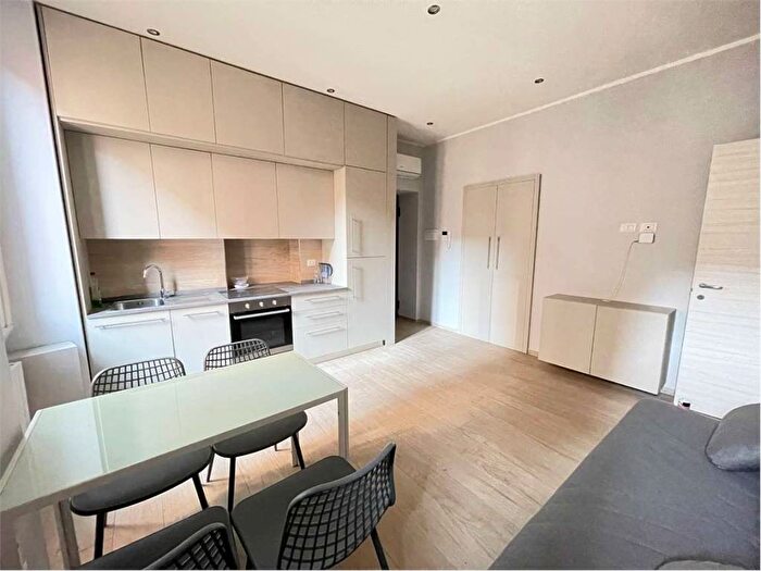 Appartamento trilocale in affitto in Via Panfilo Castaldi, Porta Venezia, Milano