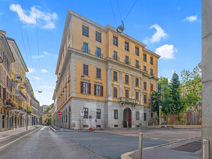 Appartamento trilocale in affitto in Via Crocefisso, Carrobbio, Milano