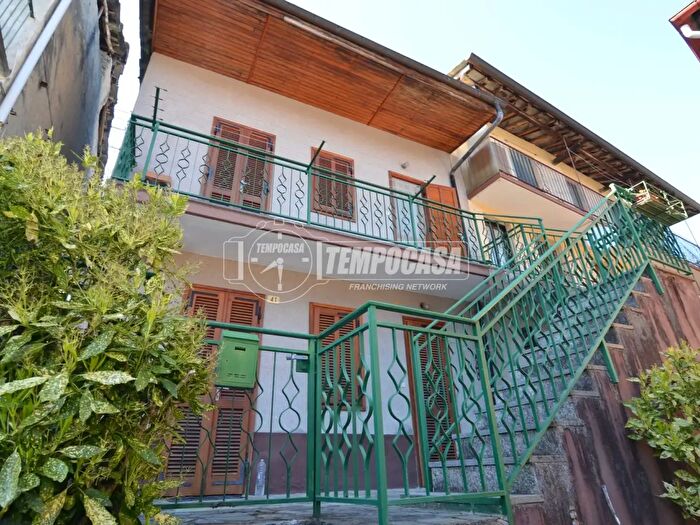 Casa trilocale in vendita in Frazione Villa, Traves