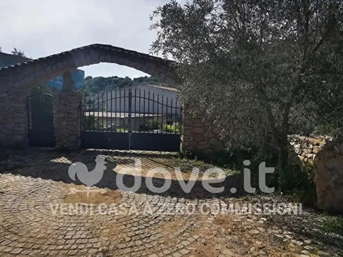 Casa quadrilocale in vendita in Località Predu Dalu Snc, Oliena