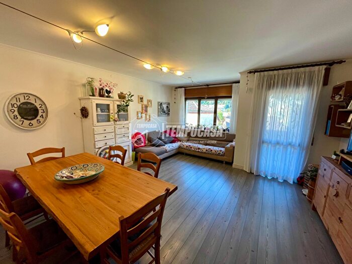 Appartamento con 5 locali in vendita in Via Cavarzano, Belluno