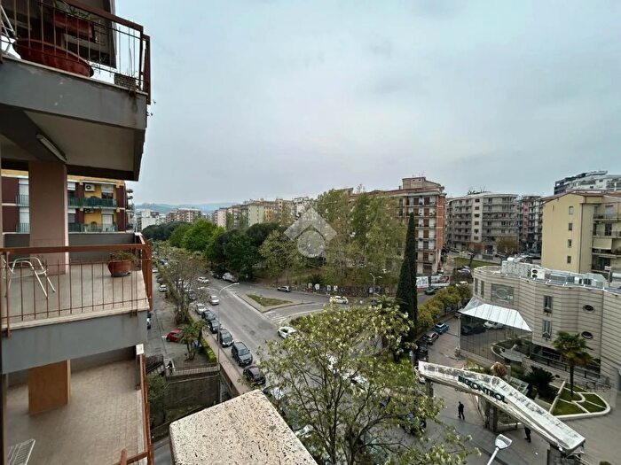 Appartamento con 5 locali in vendita in Via Giovanni E Francesca Falcone, Cosenza