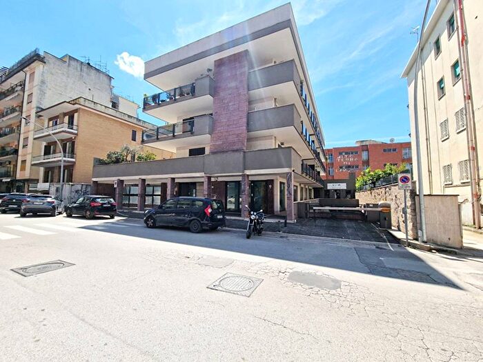 Casa con 5 locali in affitto in Via Caduti sul lavoro, Centro Storico Corso Trieste, Caserta