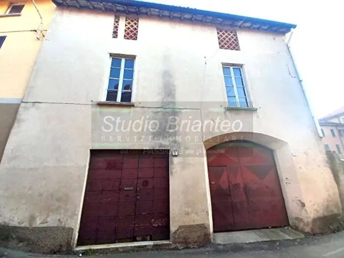 Casa quadrilocale in vendita in Piazza Umberto I, Besana In Brianza