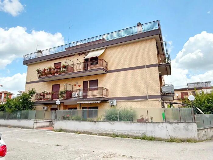 Appartamento trilocale in vendita in Viale Tito Boccuccia Snc, Cave
