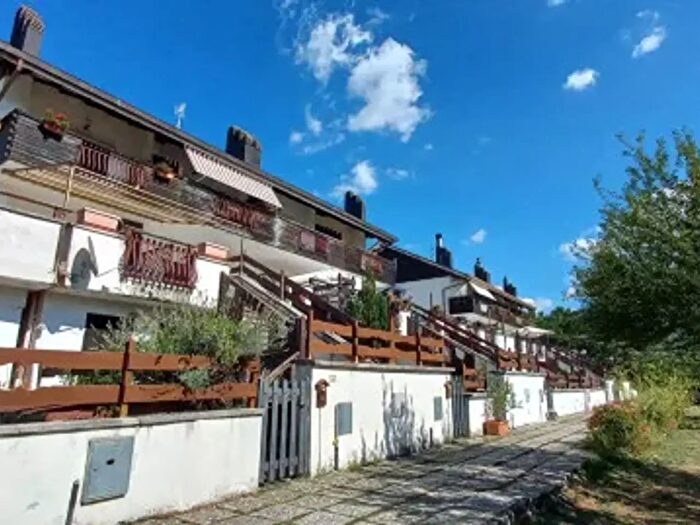 Appartamento quadrilocale in vendita in Località Le Terrazze, Lucoli