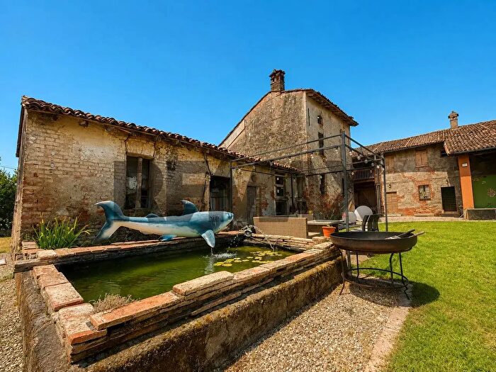 Casa con 5 locali in vendita in Via Castello, Dello