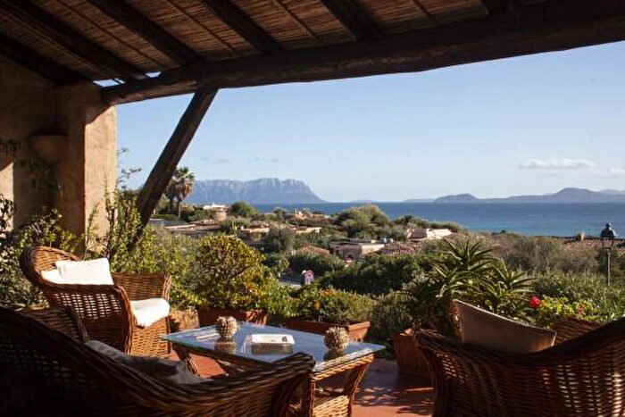 Casa con 6 locali in vendita in Via dellErica, Golfo Aranci