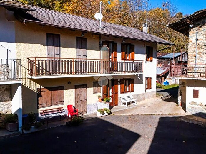 Casa quadrilocale in vendita in borgata tetto violino, Venasca
