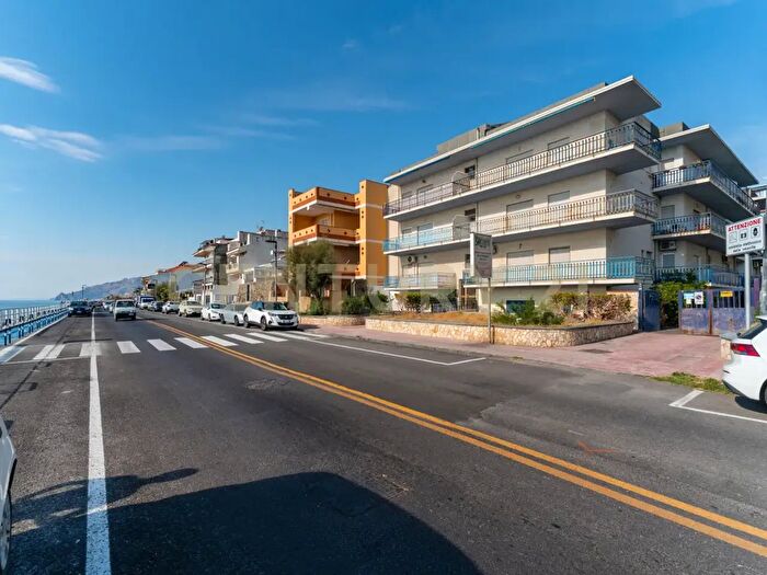 Appartamento bilocale in vendita in Lungomare Carmelo Garufi, Furci Siculo