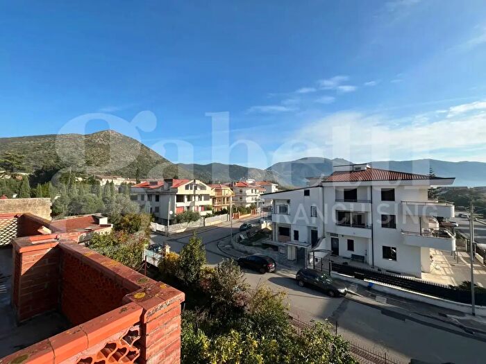 Casa con 11 locali in vendita in Via Duca degli Abruzzi, Calvi Risorta