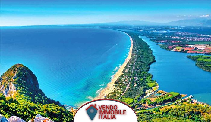 Casa con 12 locali in vendita in Strada Bella Farnia, Sabaudia