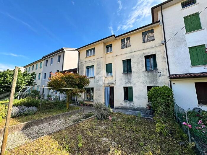 Casa con 7 locali in vendita in Contrà Barona, Schio