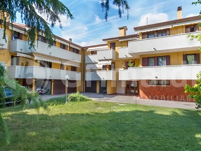 Appartamento quadrilocale in vendita in Via Andrea Cesalpino, Padova