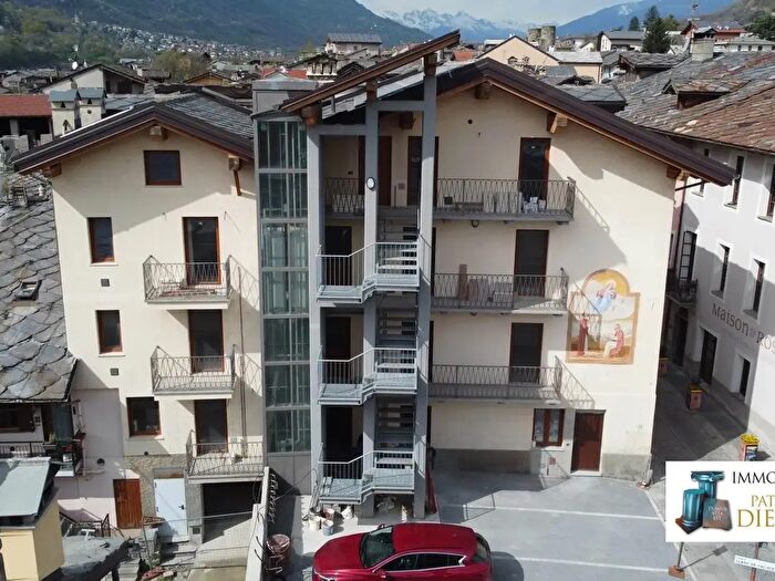 Appartamento trilocale in vendita in Via Risorgimento, Nus