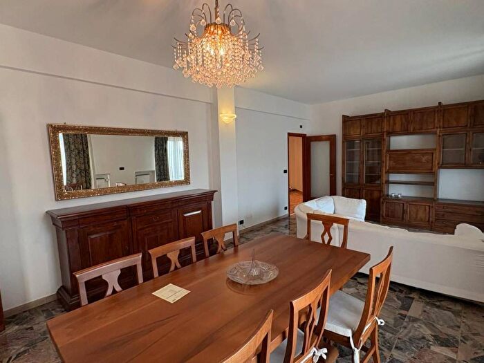 Appartamento quadrilocale in affitto in Corso Europa, Borgoratti, Genova