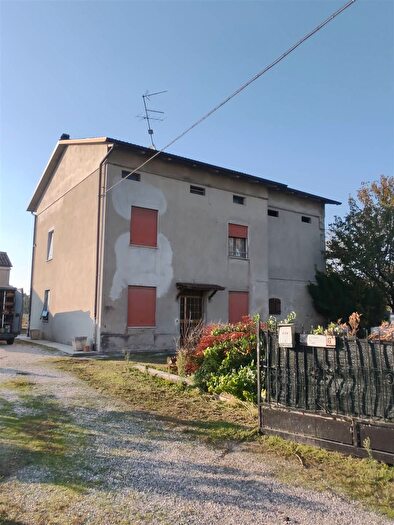 Casa con 11 locali in vendita in Via Fantoza, Reggiolo