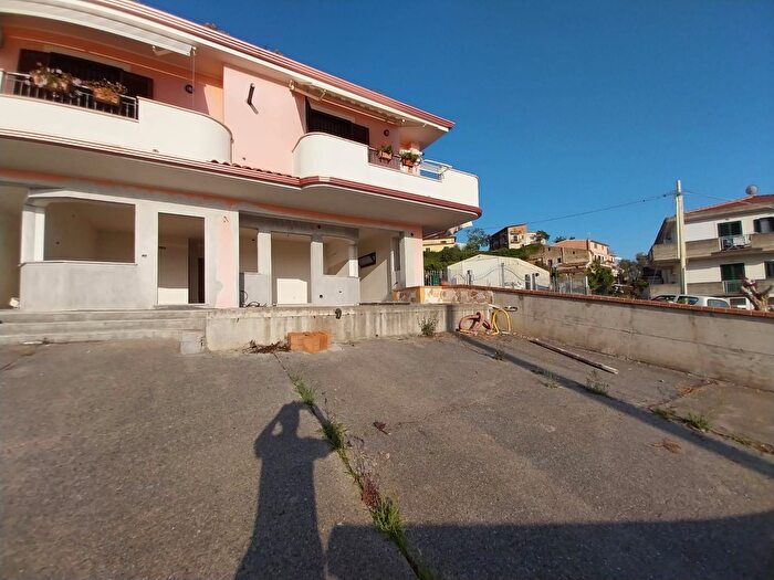 Appartamento trilocale in vendita in Belvedere Marittimo