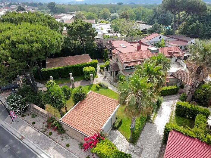 Casa con 12 locali in vendita in Via Tenente Alberto Puoti, Santa Maria A Vico
