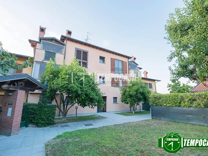 Appartamento trilocale in vendita in Via Ll Giugno, Gudo Visconti