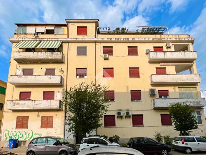 Appartamento trilocale in vendita in Via Alberico Talarico, Cosenza