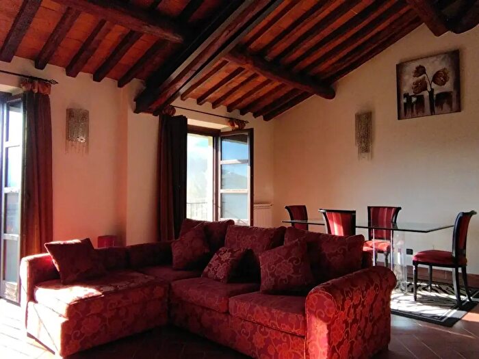 Appartamento trilocale in vendita in Camaiore