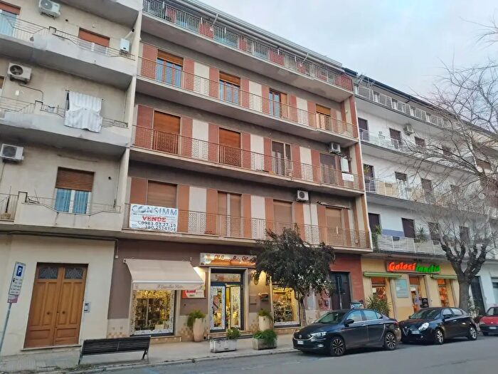 Appartamento con 10 locali in vendita in Via XX Settembre, Castrovillari