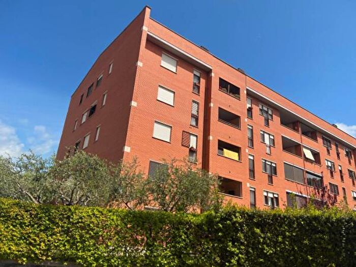 Appartamento trilocale in vendita in Via della Valle dei Fontanili, Roma