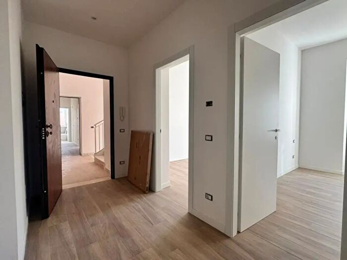 Appartamento trilocale in vendita in Via Lucciano, Roma