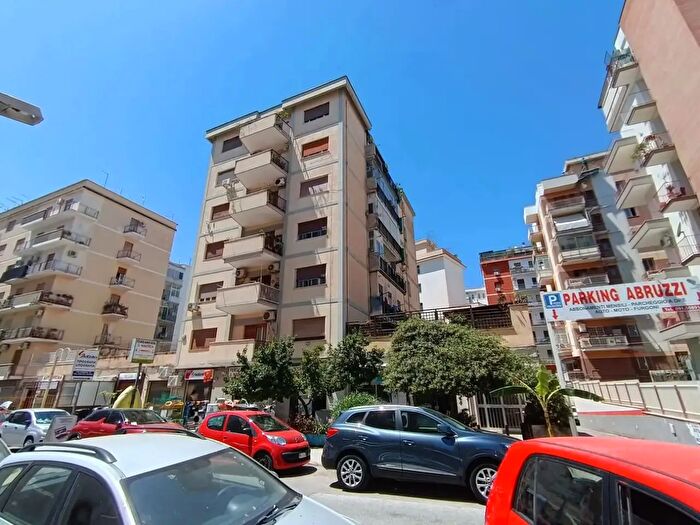 Appartamento trilocale in affitto in Via Abruzzi, Palermo