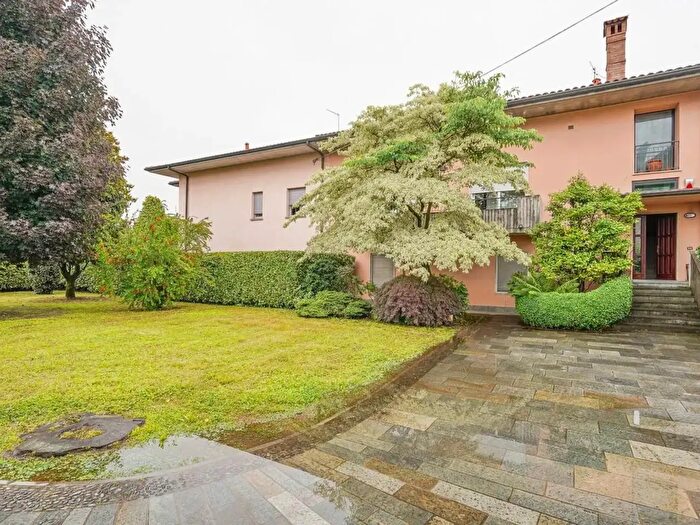 Casa con 5 locali in vendita in Via Padre Albisetti, Terno D'Isola