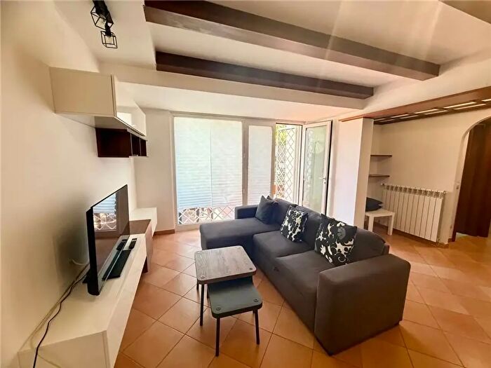 Appartamento trilocale in affitto in Roma