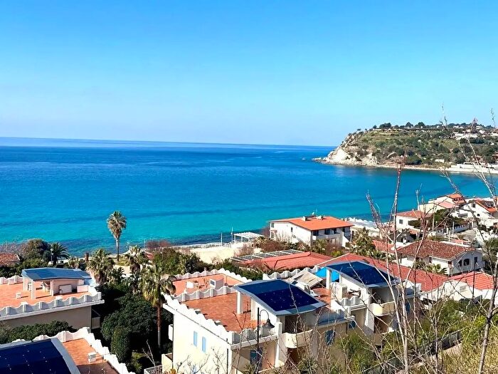 Casa quadrilocale in vendita in Ricadi