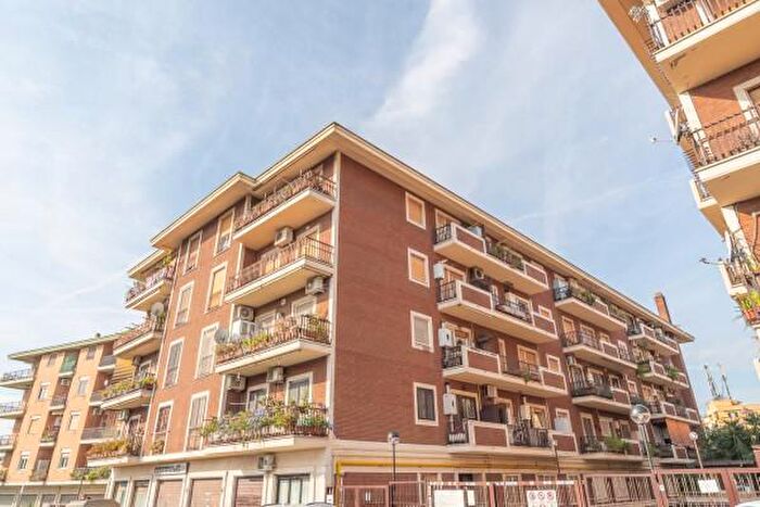 Appartamento trilocale in vendita in Via Beniamino Costantini, Roma