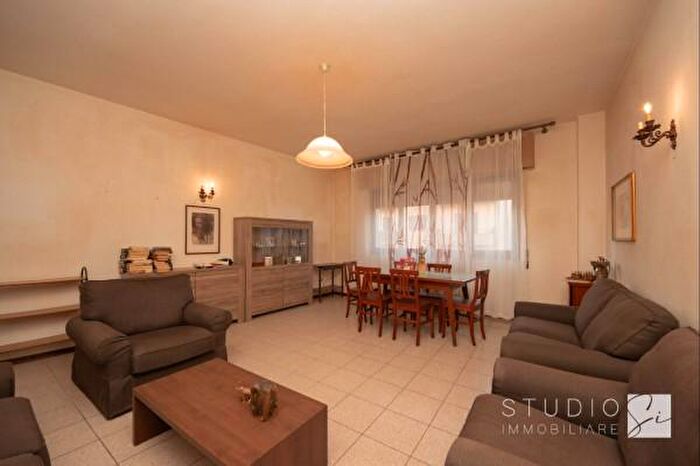 Appartamento con 5 locali in vendita in Via Andrea Mantegna, Pistoia