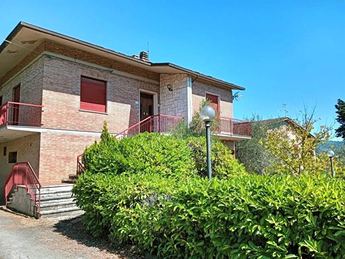 Casa con 20 locali in vendita in Castelnuovo Berardenga